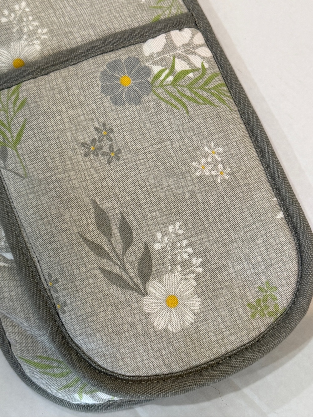 European Style Double Oven Glove Mitt- New without Tags - Picture 3 of 5